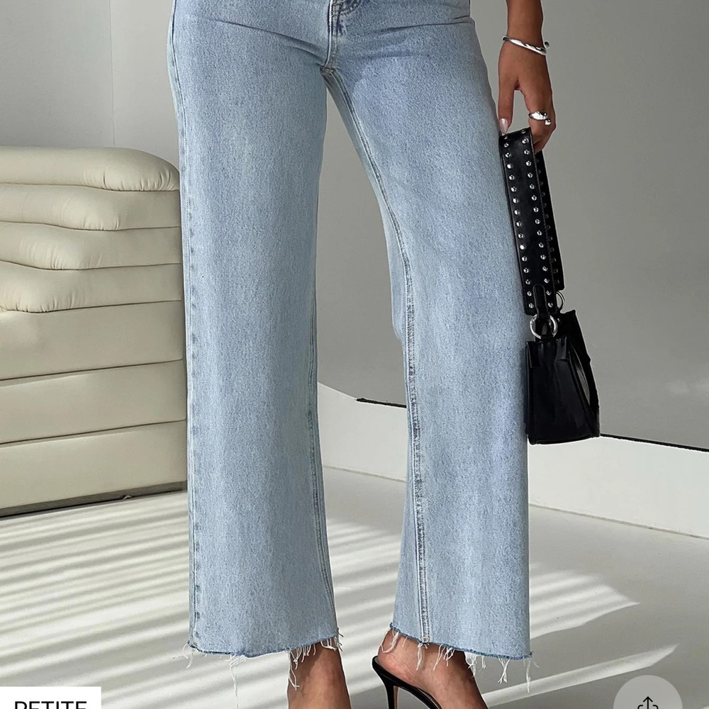 Princess Polly Light Blue Flare Jeans PETITE - Picture 3 of 3